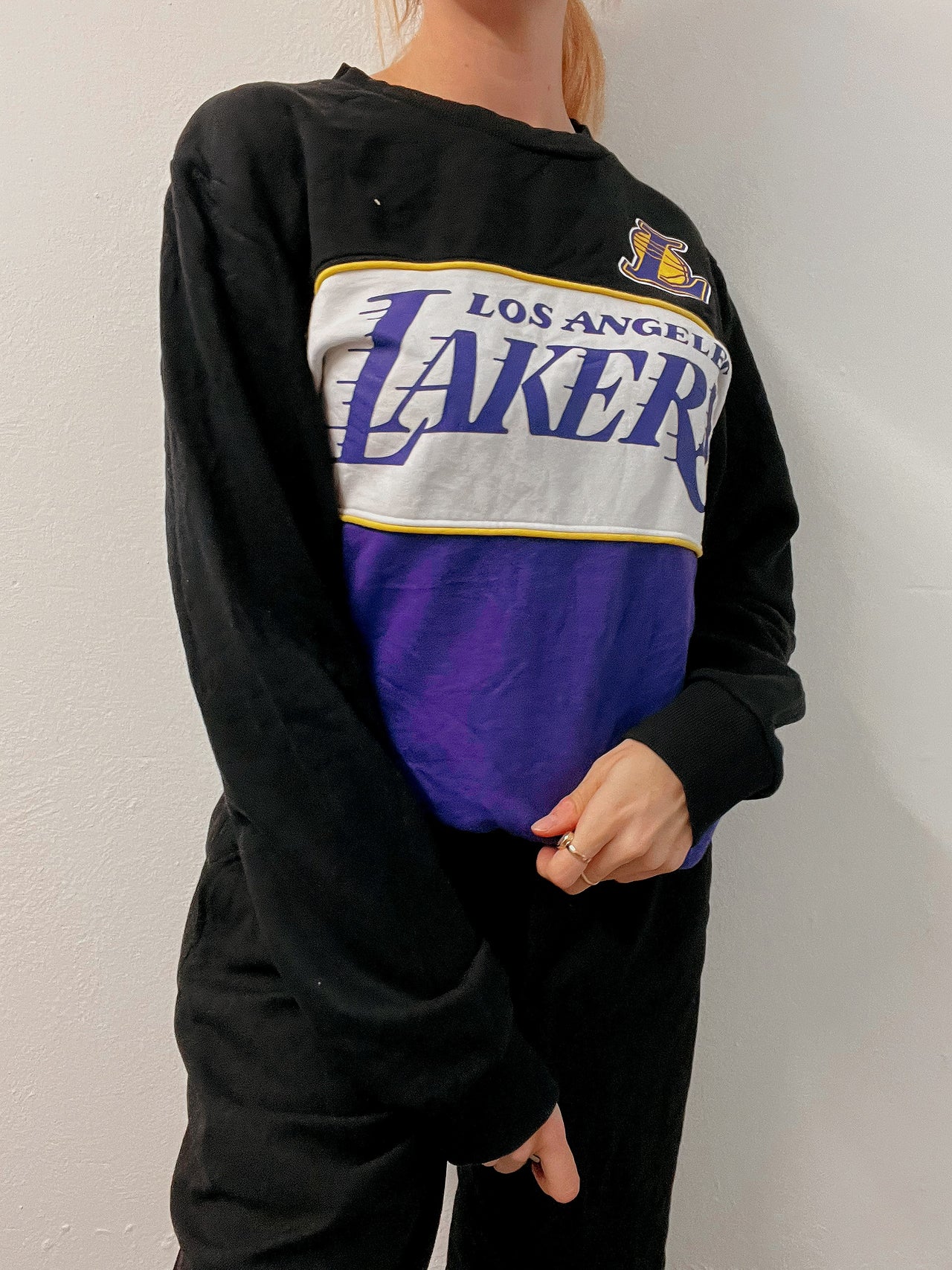 Vintage amerikanischer schwarzer und lila Lakers-Pullover M