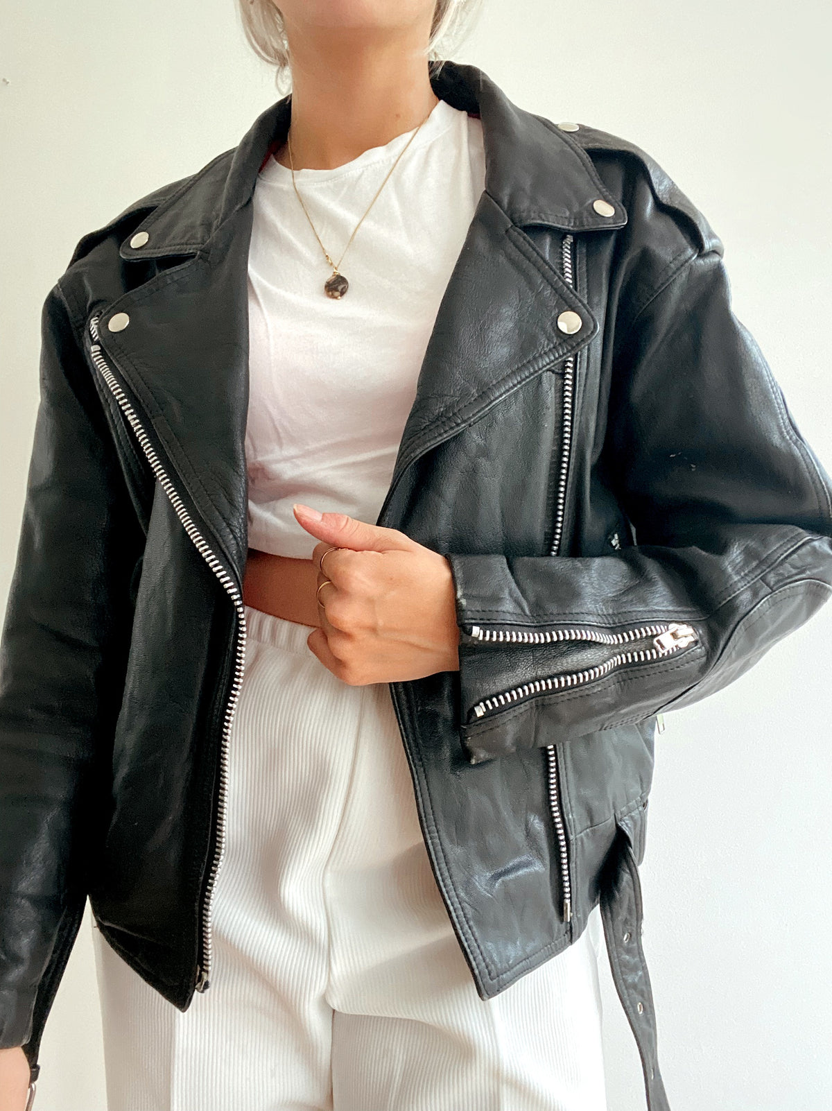 Veste de motard en cuir noir