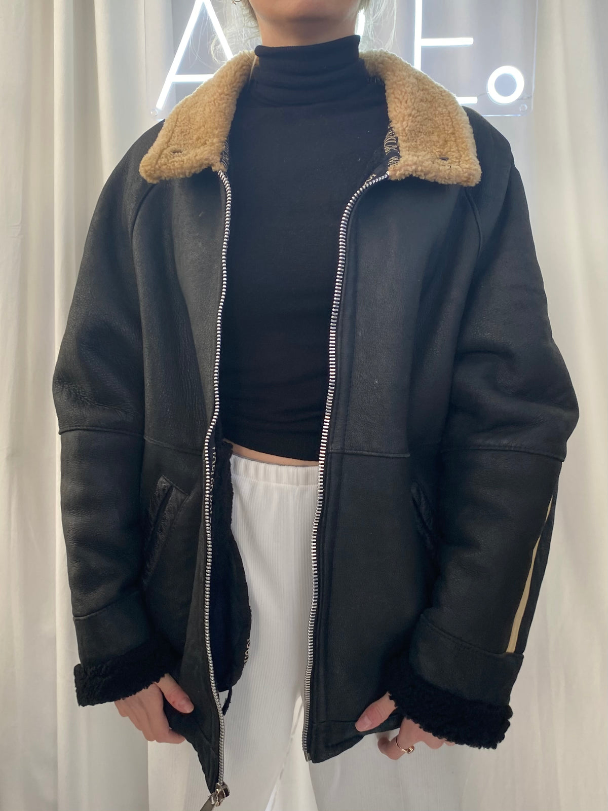 Veste noire rigide en mouton retourné L/XL