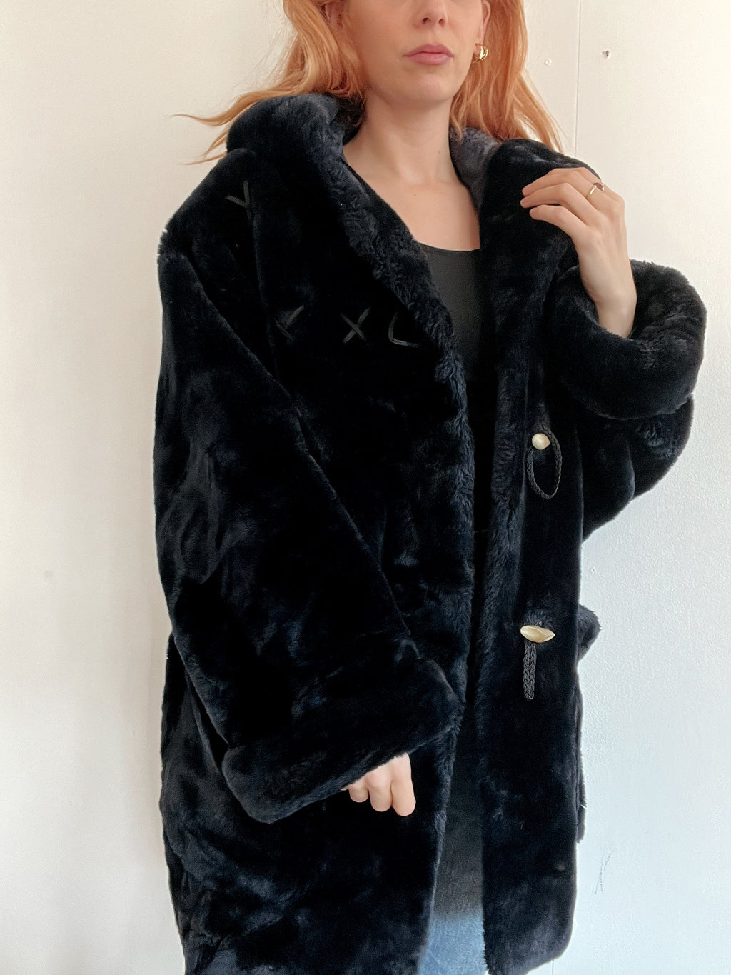Vintage dunkelblauer Kunstpelzmantel mit Kapuze M/L
