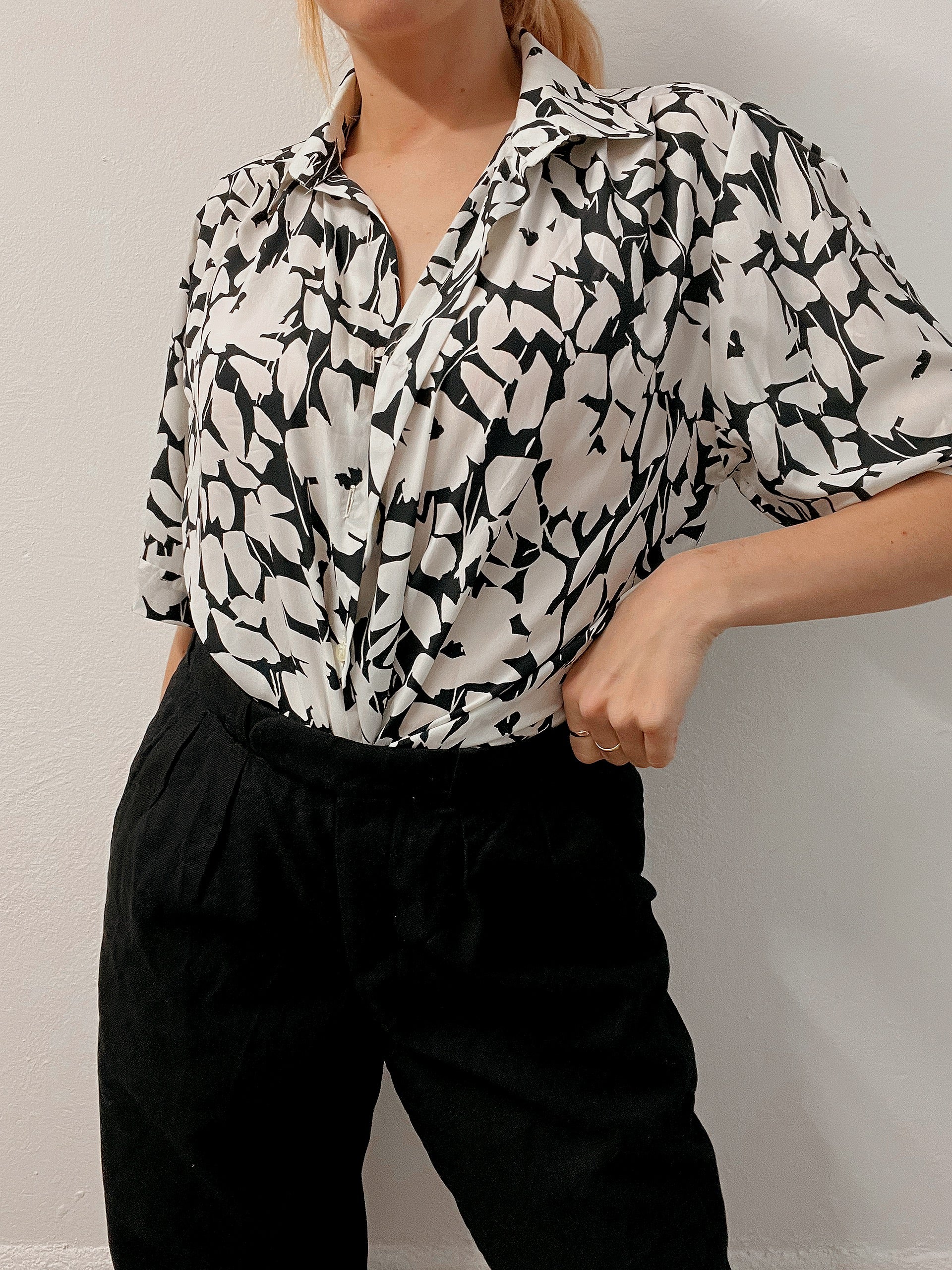 Chemise Vintage 80/90s noire et Blanche à motifs