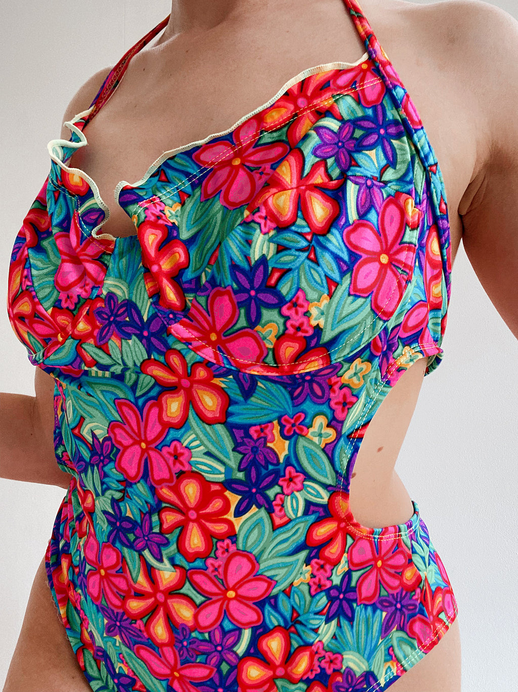 Einteiliger Vintage-Badeanzug mit Blumenmuster M/L