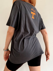 T-shirt vintage gris anthracite et orange Nike XL