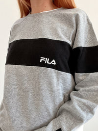 Hellgrauer und schwarzer Vintage-Pullover von Fila XL