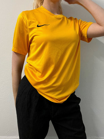 T-shirt de sport jaune Nike M