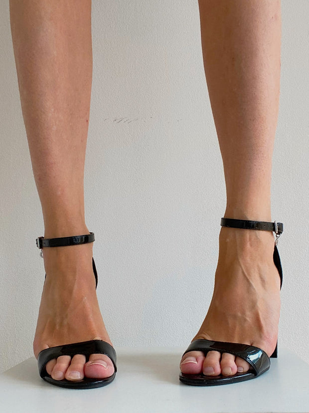 Sandales à talons noires vernis  38
