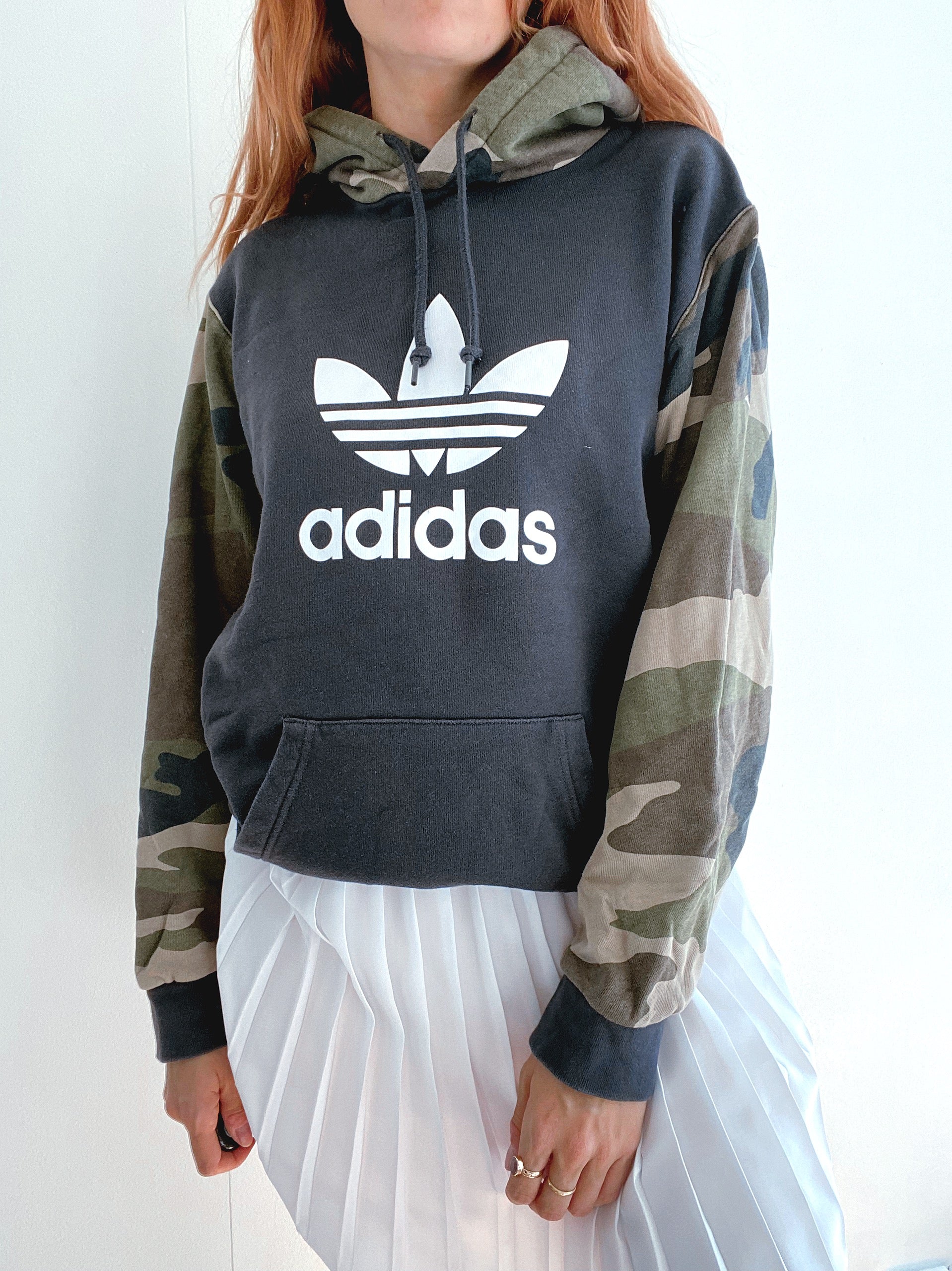 White and blue jacket with orange collar Adidas XL