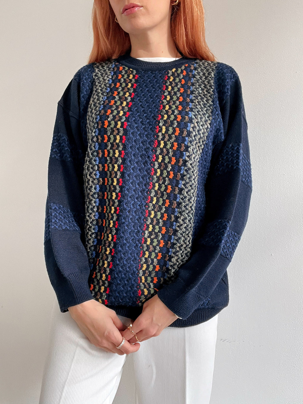 Pull vintage en laine bleu foncé à motifs colorés S/M