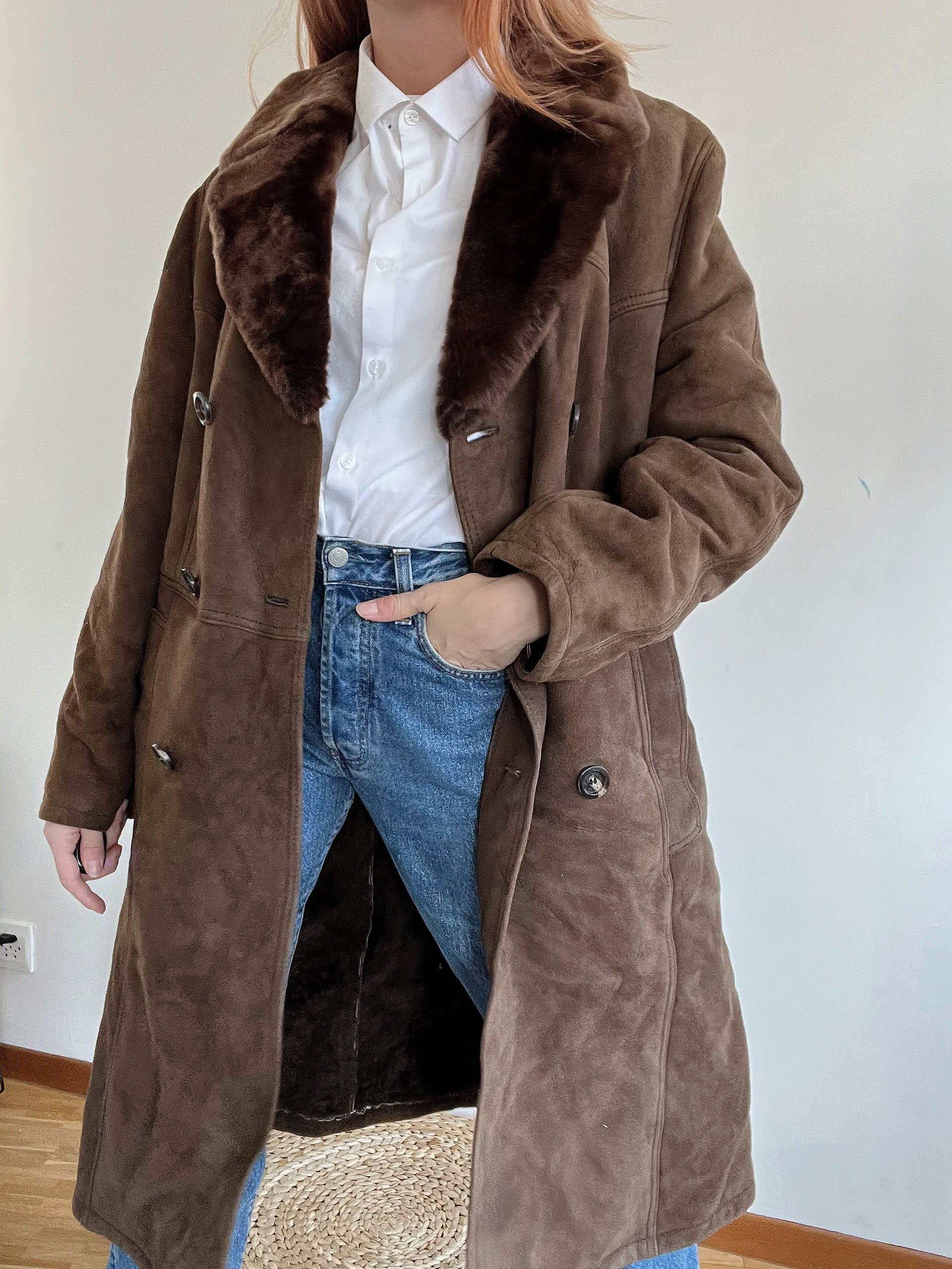 Dunkelbrauner Lammfellmantel mit Wildleder-Außenseite M/L 