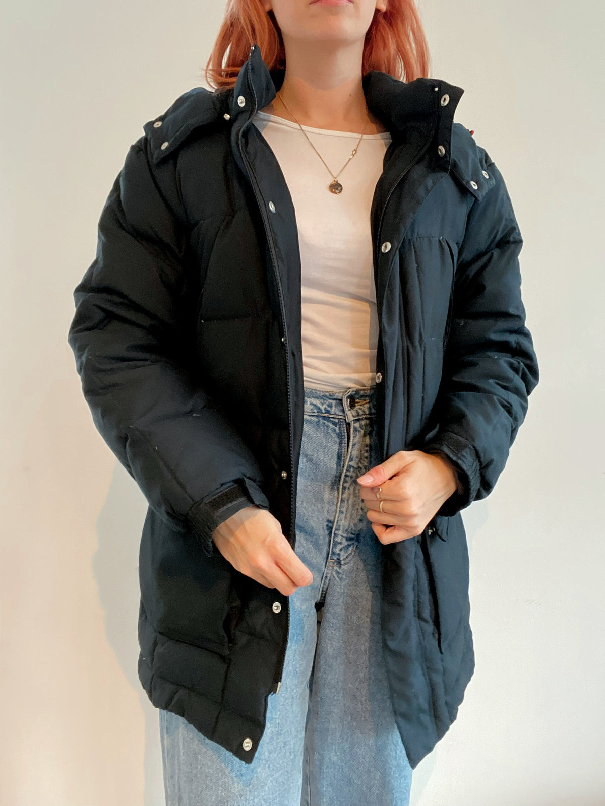 Vintage schwarze Daunenjacke mit Kapuze L 