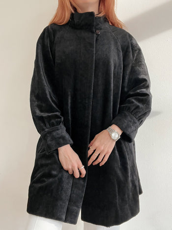 Manteau vintage noire en fourrure oversized S/M