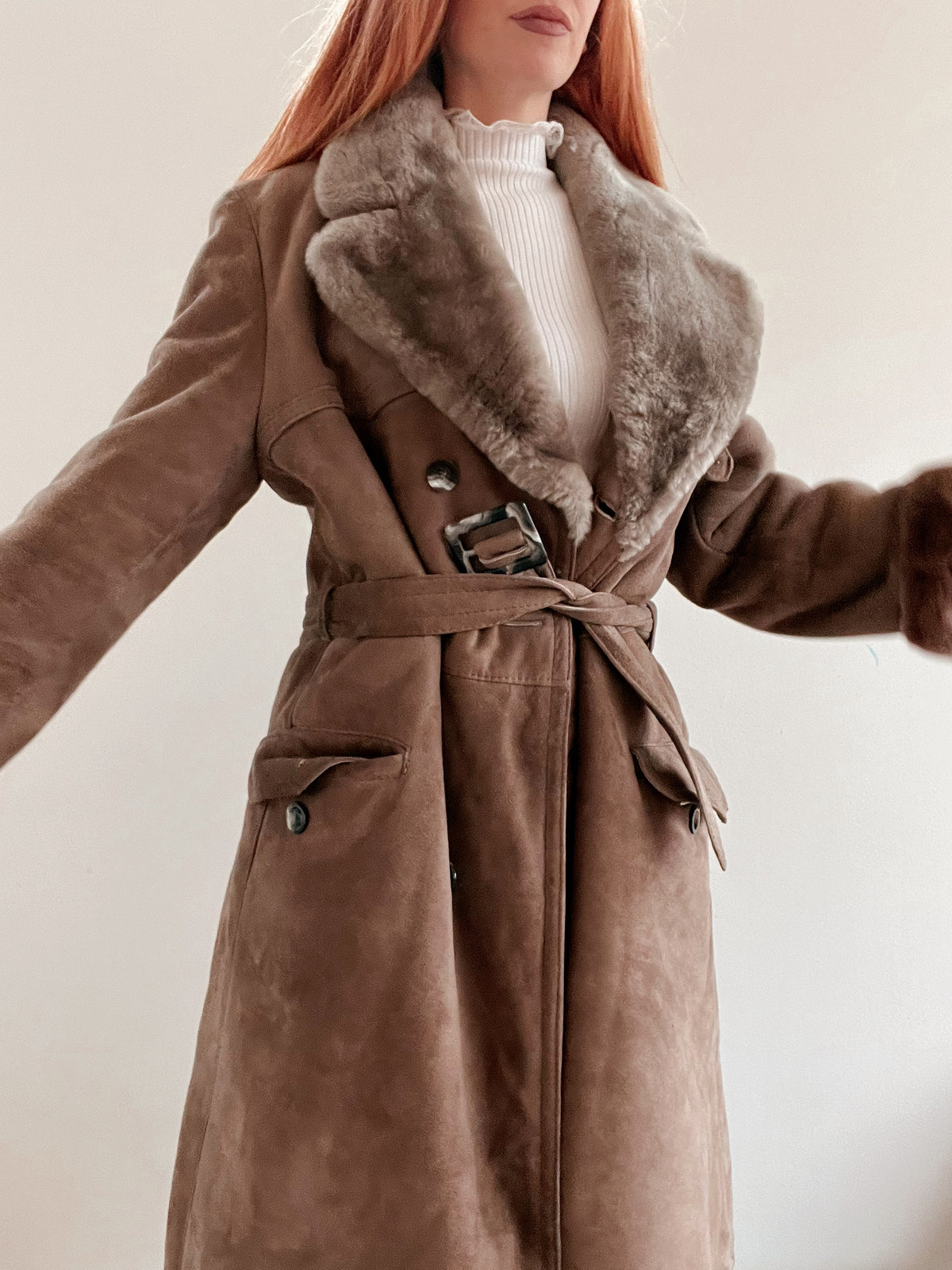 Braun/taupefarbener Lammfellmantel mit Wildleder-Außenseite M/L 