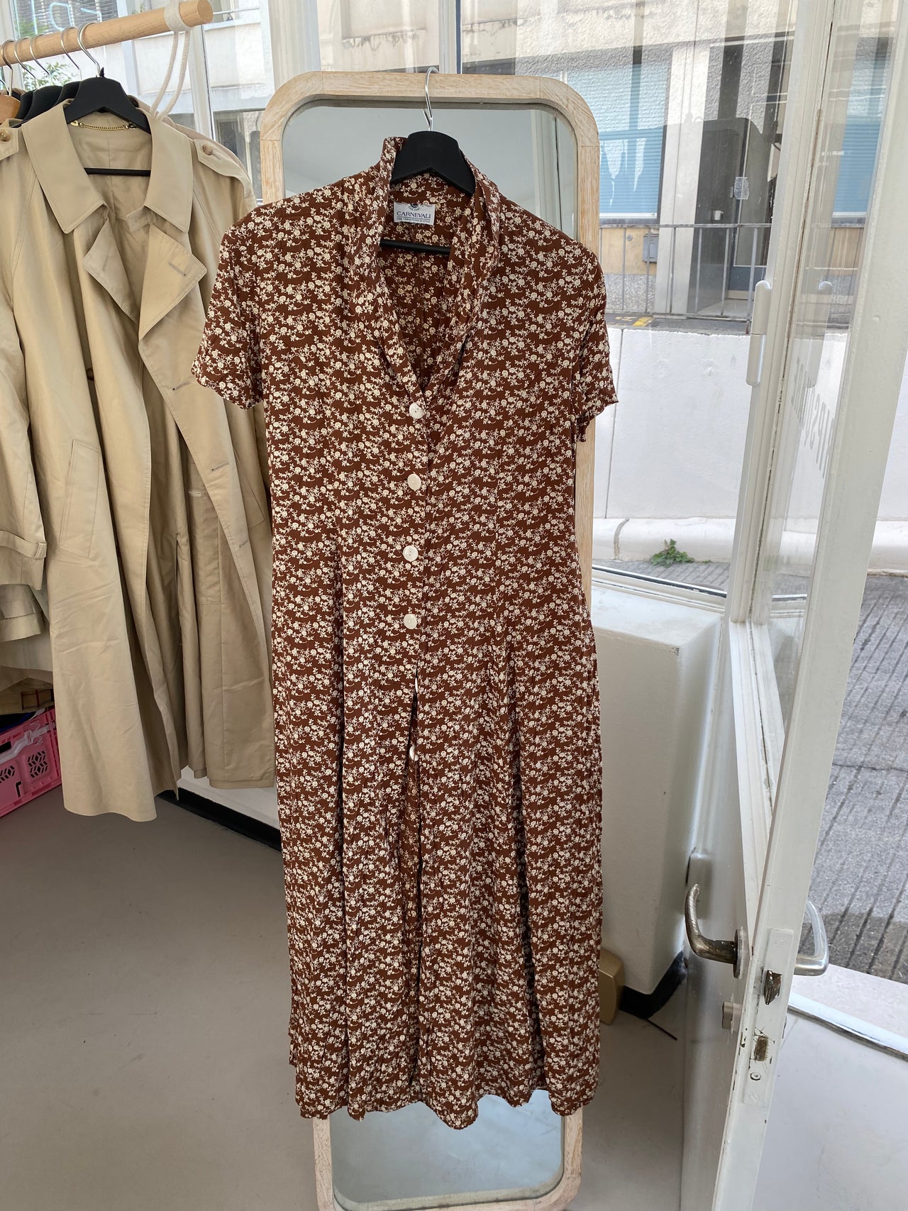 Robe vintage à fleurs marron L