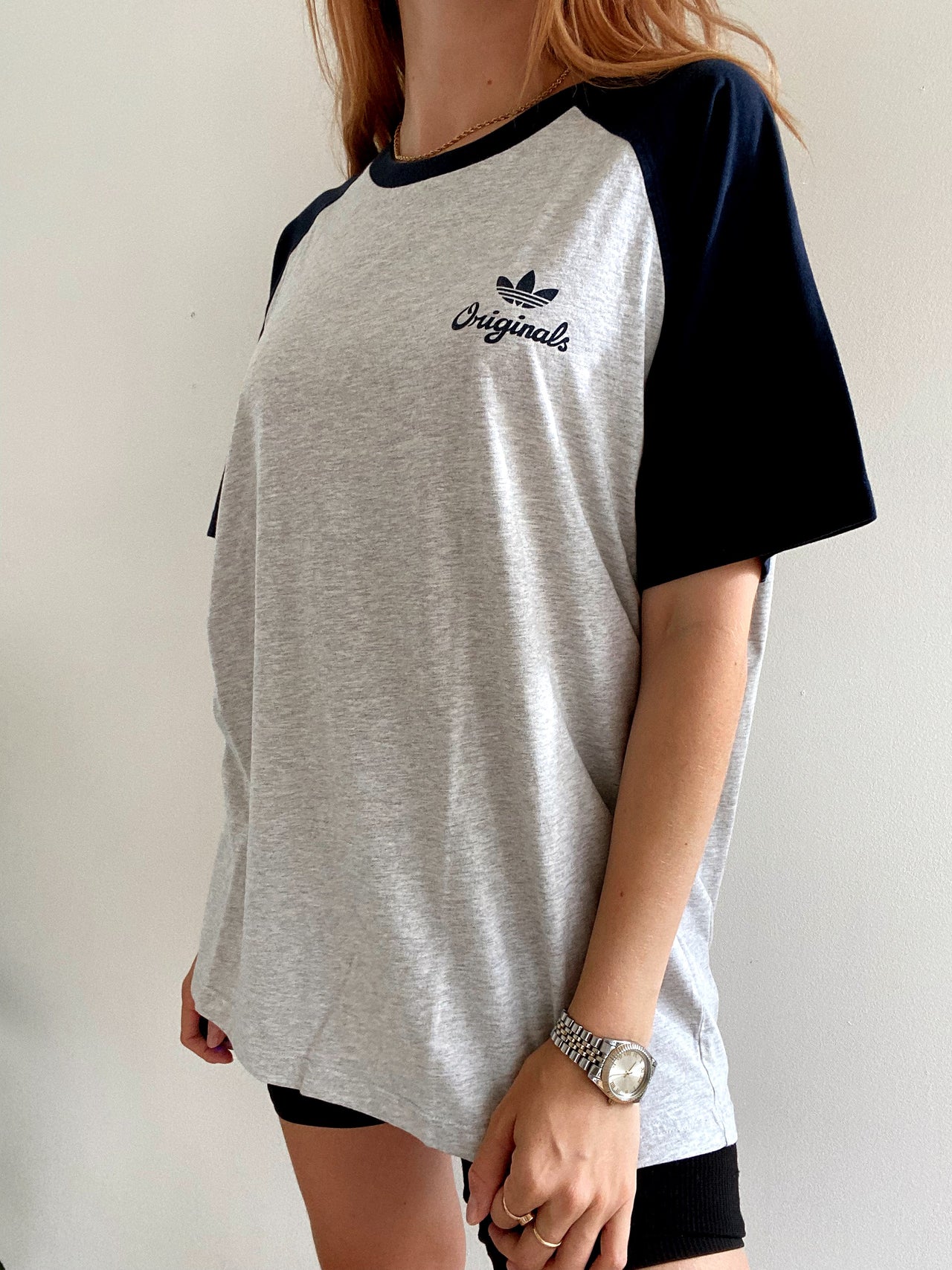 T-shirt vintage gris clair et noir Adidas XL