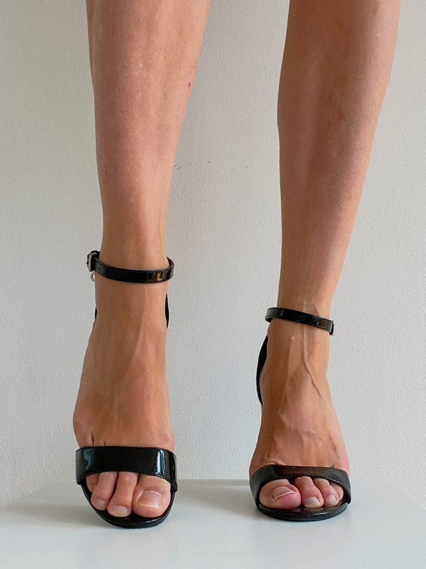 Sandales à talons noires vernis  38
