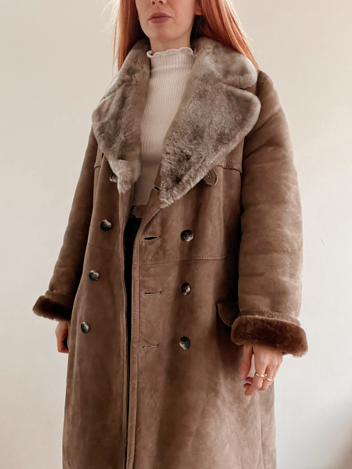 Braun/taupefarbener Lammfellmantel mit Wildleder-Außenseite M/L 