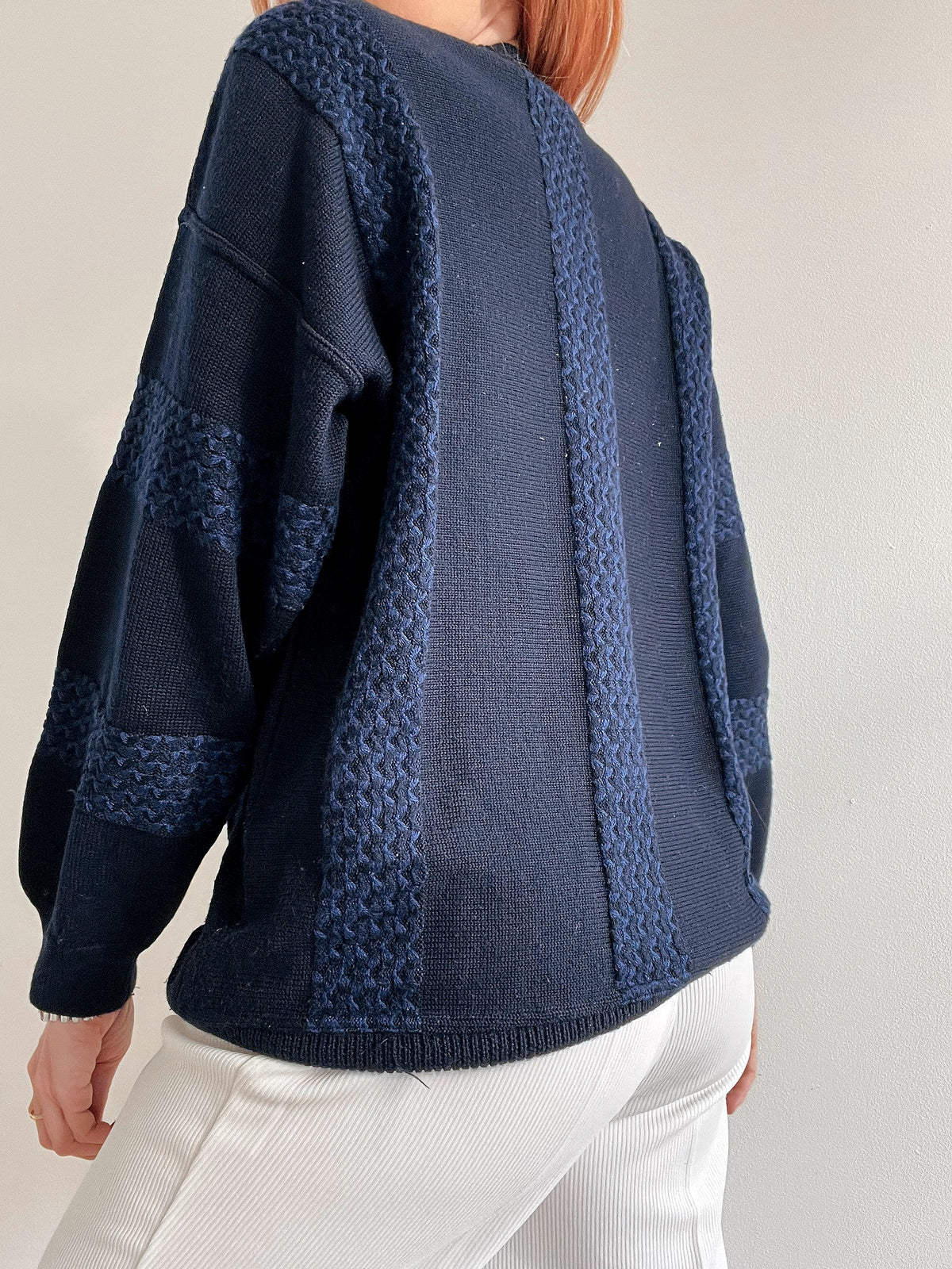 Pull vintage en laine bleu foncé à motifs colorés S/M