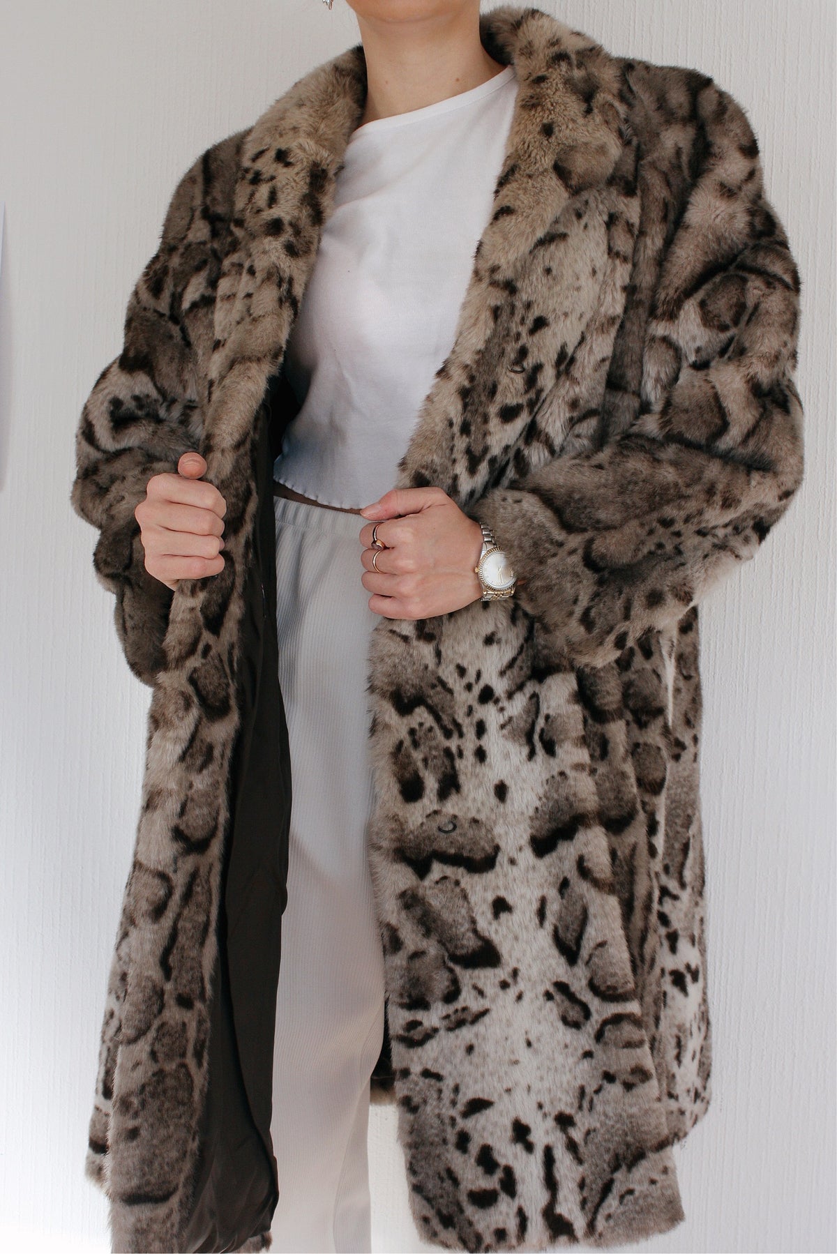 Grauer Leoparden-Kunstpelzmantel M/L