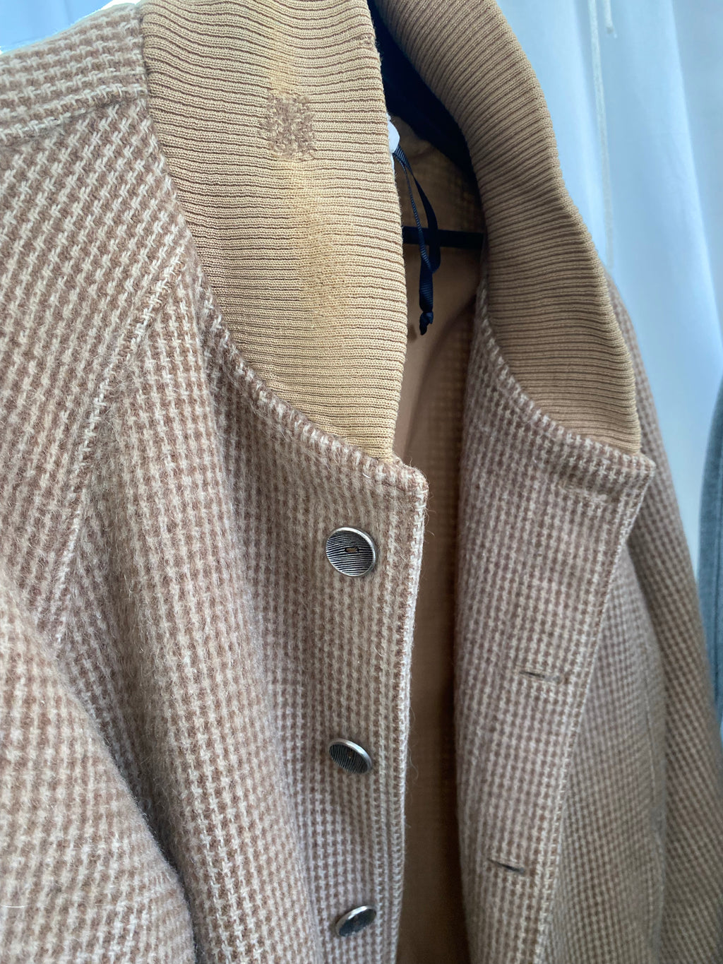 Bomberjacke aus beige-weißer Wolle L/Xl 