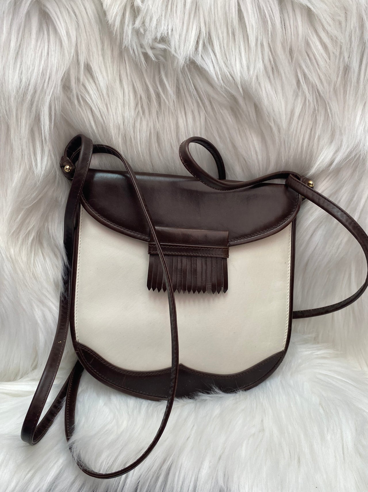 Sac à main vintage avec bandoulière blanc cassé et brun