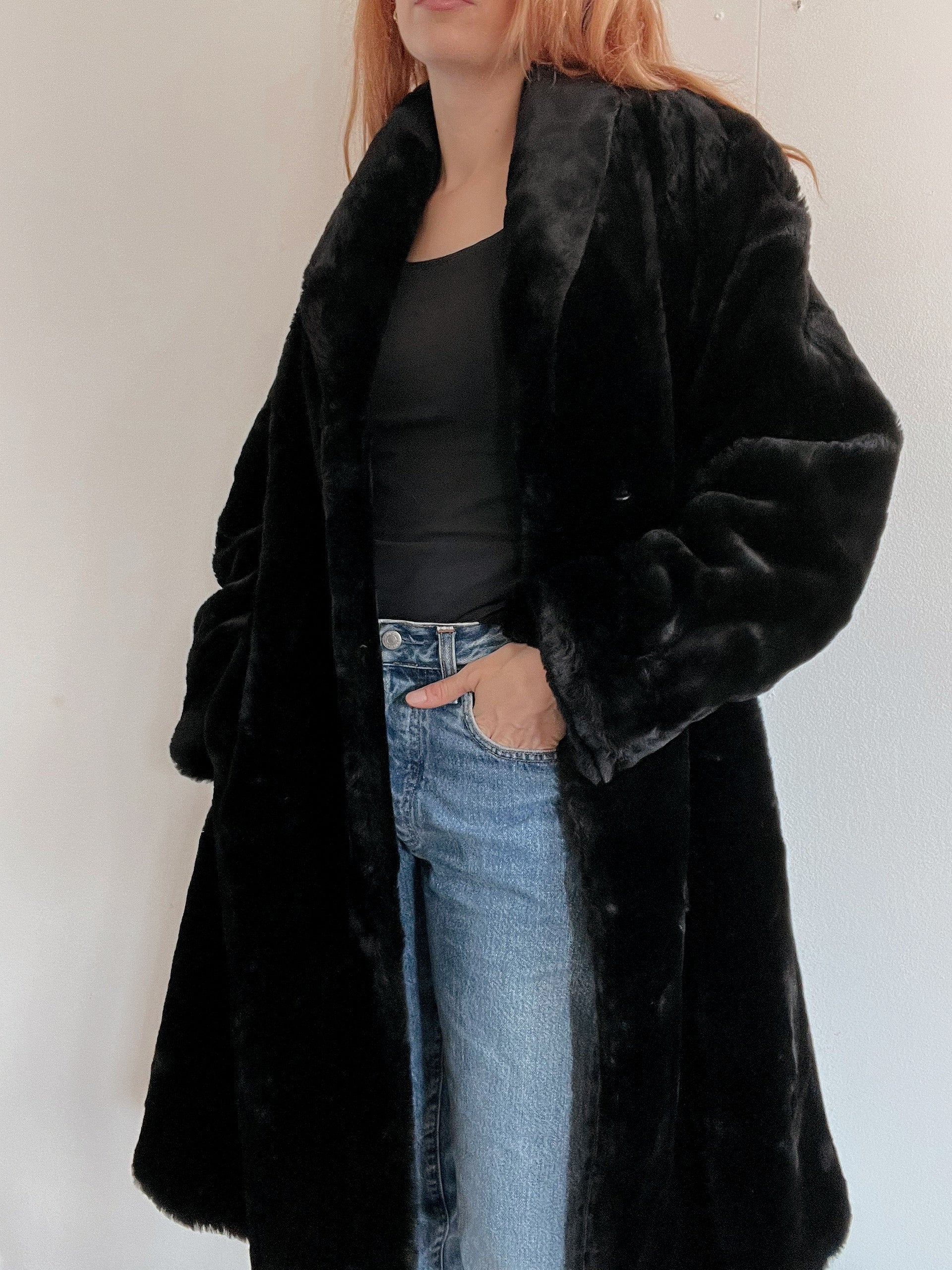 Vintage schwarzer Kunstpelzmantel M
