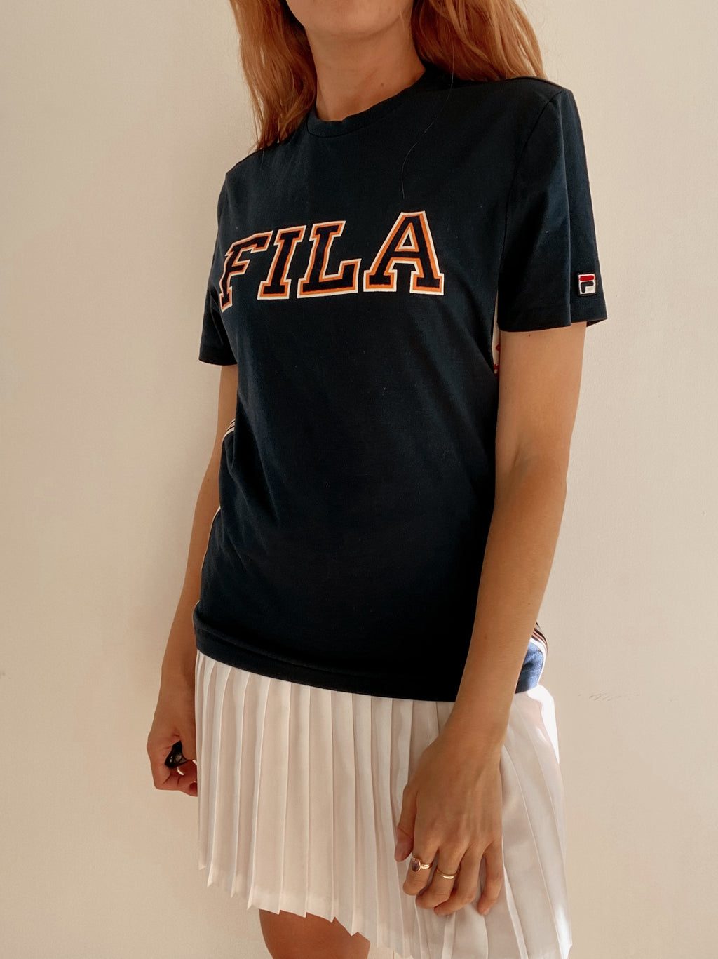 T-shirt bleu foncé et orange Fila S