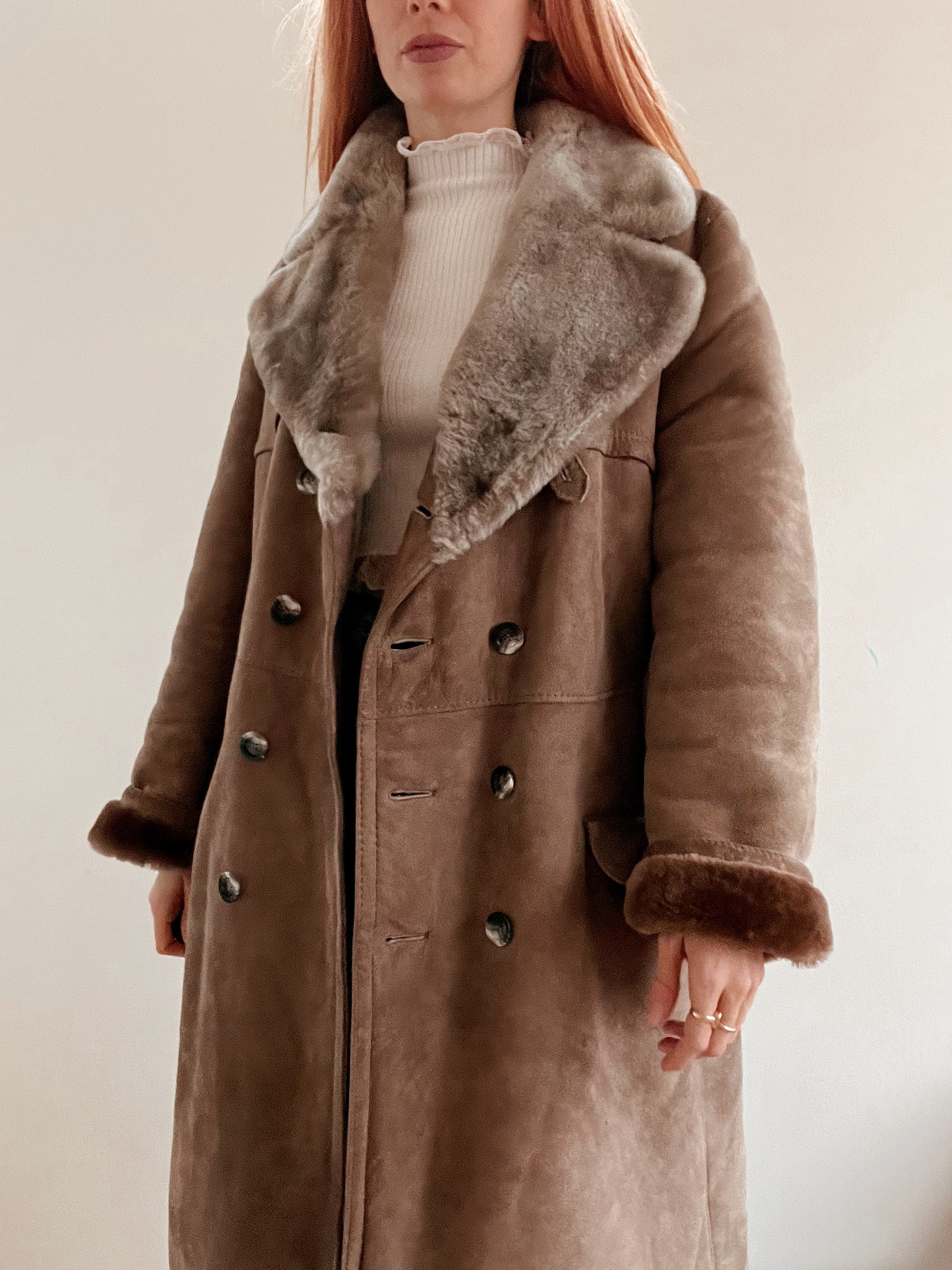Braun/taupefarbener Lammfellmantel mit Wildleder-Außenseite M/L 