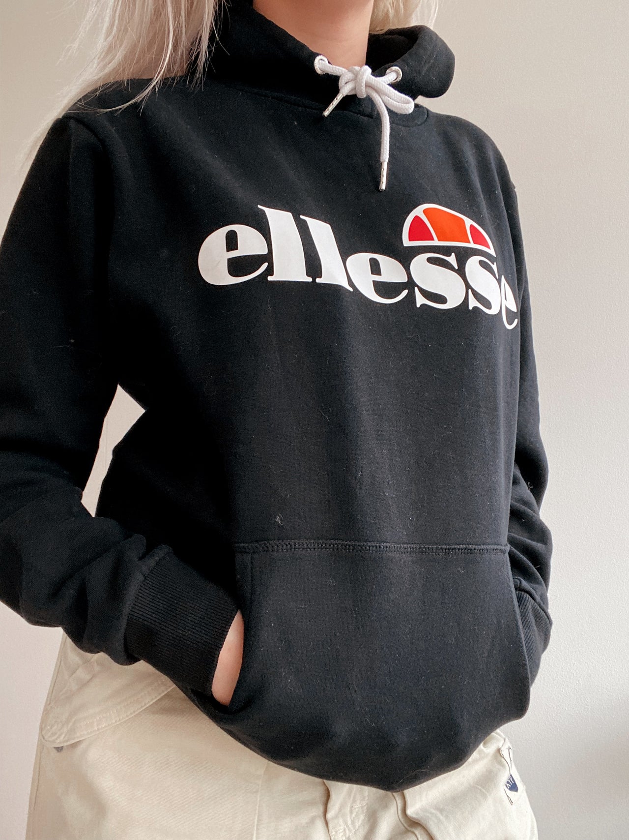 Schwarzer Kapuzenpullover Ellesse S