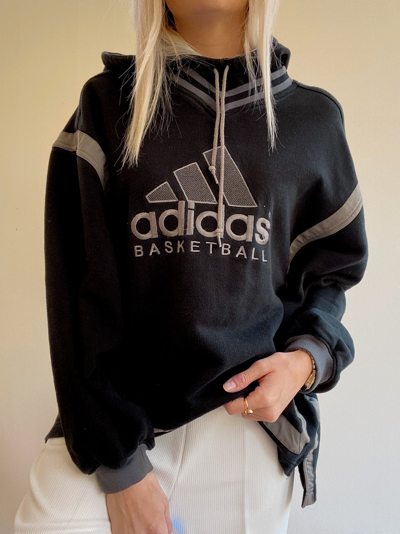 Pull noir vintage à capuche Adidas M