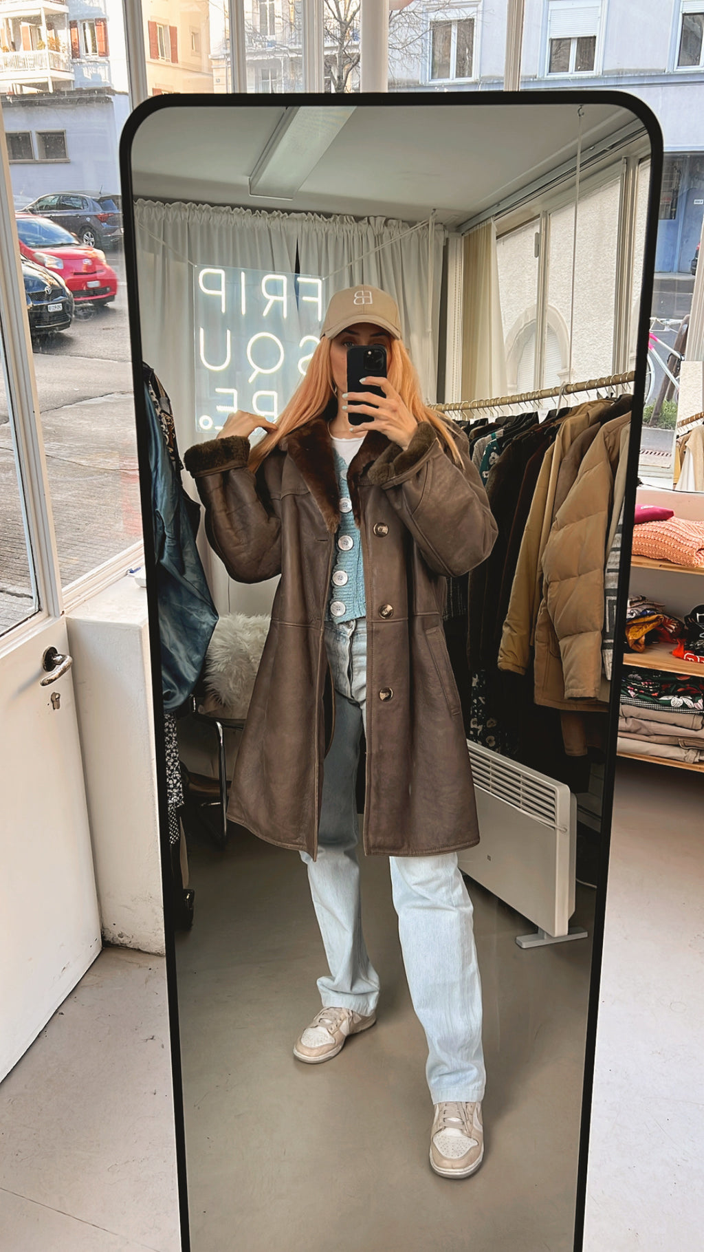 Taupe/brauner Lammfellmantel Curi außen M/L 