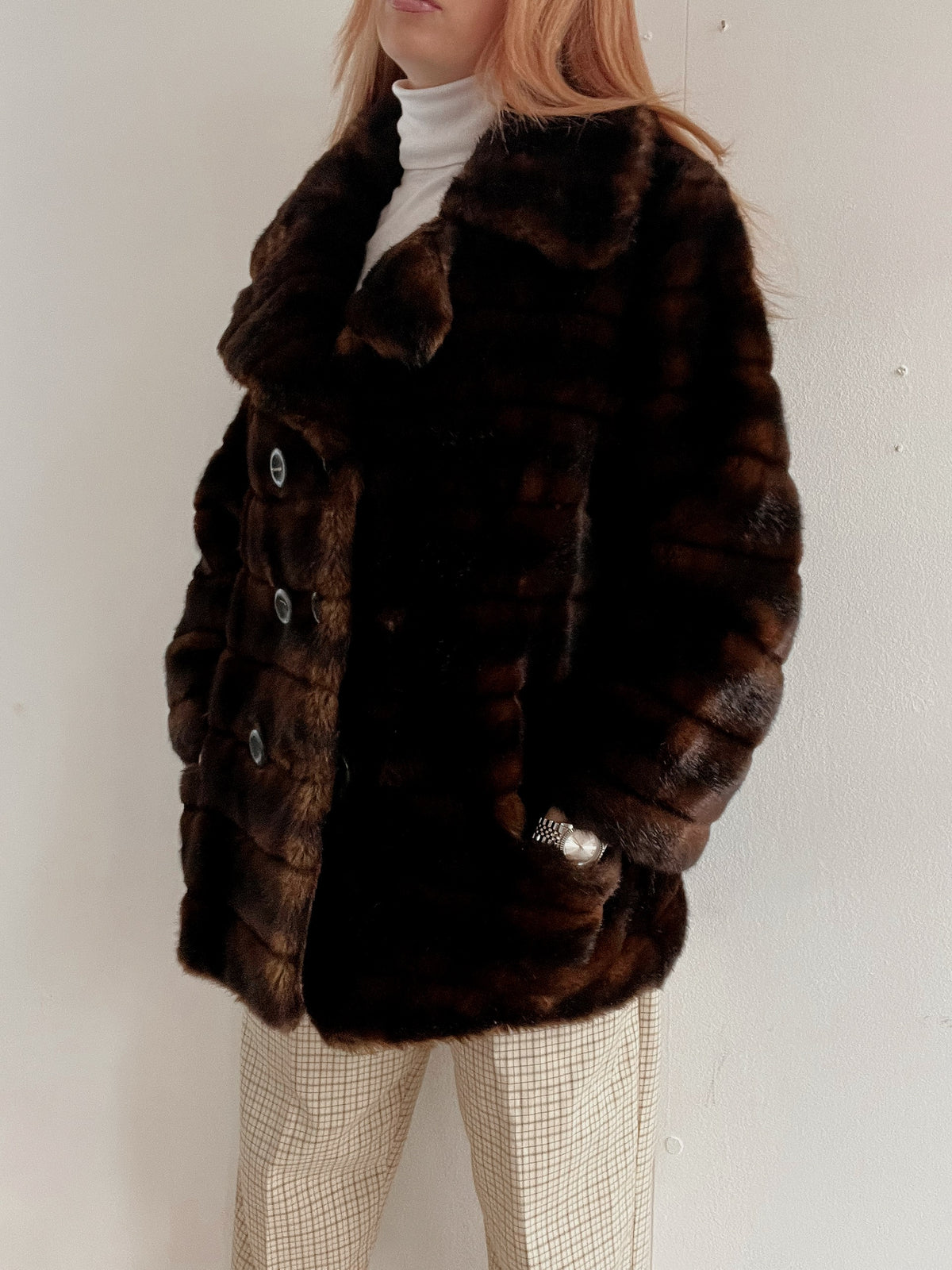 Manteau en fausse fourrure brune foncée