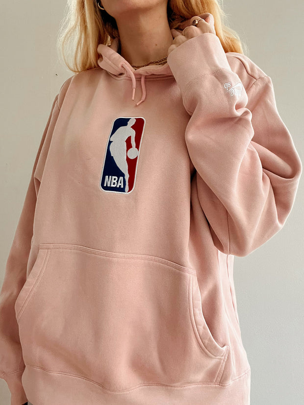 Pull rose clair brodé NBA Nike SB XL